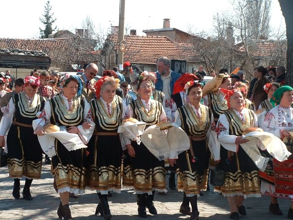 traditional Bulgarian dance