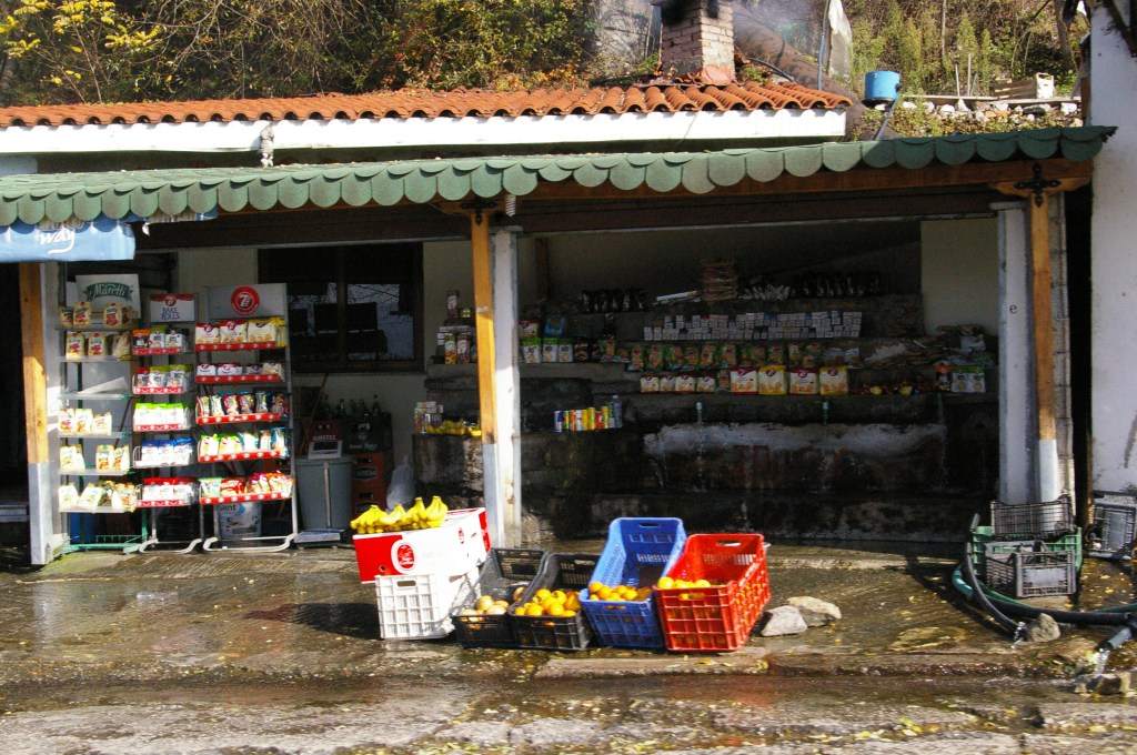 The market on Tirana's streets