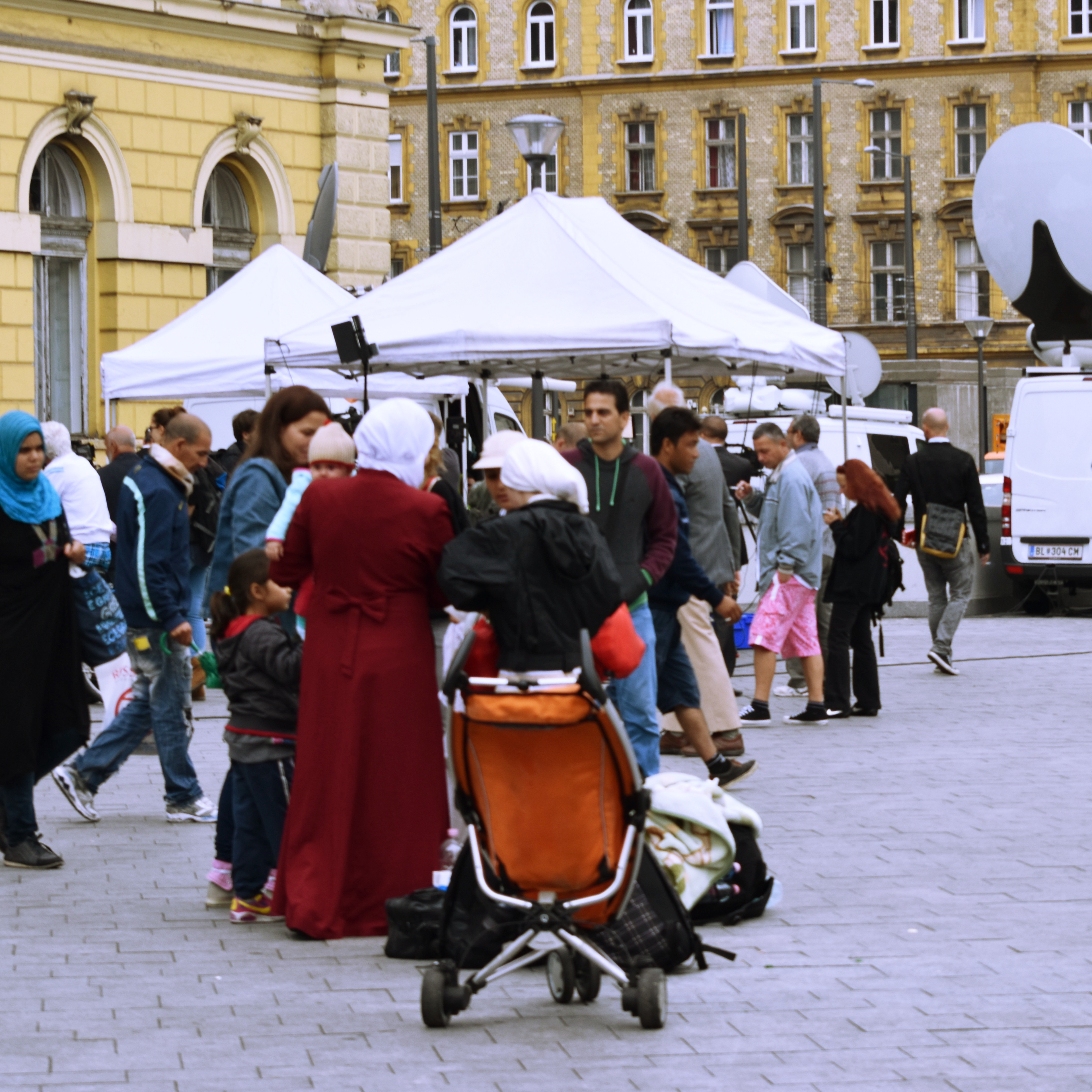 keleti_women_travel_Fotor